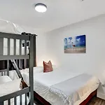 8Br-4Ba Spacious House, Sleeps 20, Pool, Fenced Yd