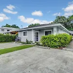 8Br-4Ba Spacious House, Sleeps 20, Pool, Fenced Yd