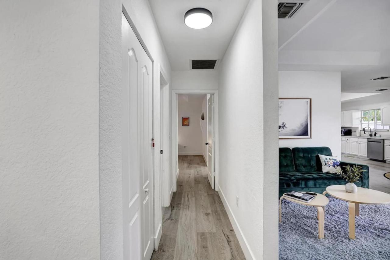 8br-4ba Spacious House, Sleeps 20, Pool, Fenced Yd Miami