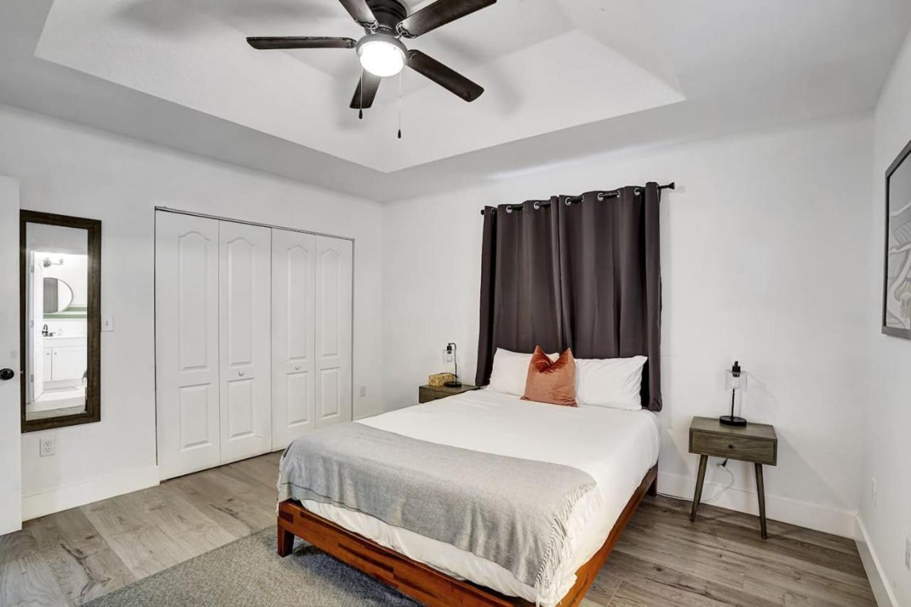 8br-4ba Spacious House, Sleeps 20, Pool, Fenced Yd